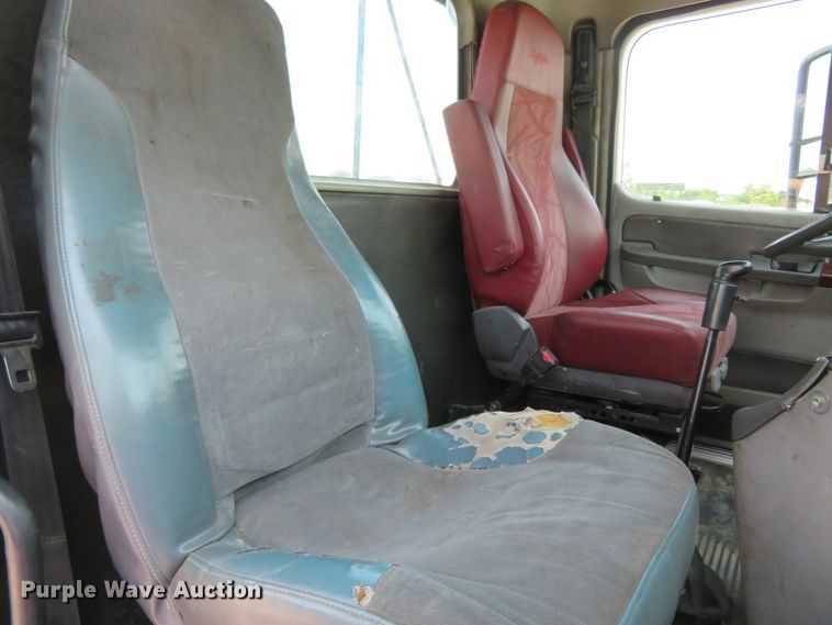 image for item FP9339 2004 Freightliner Century Class ST  semi truck