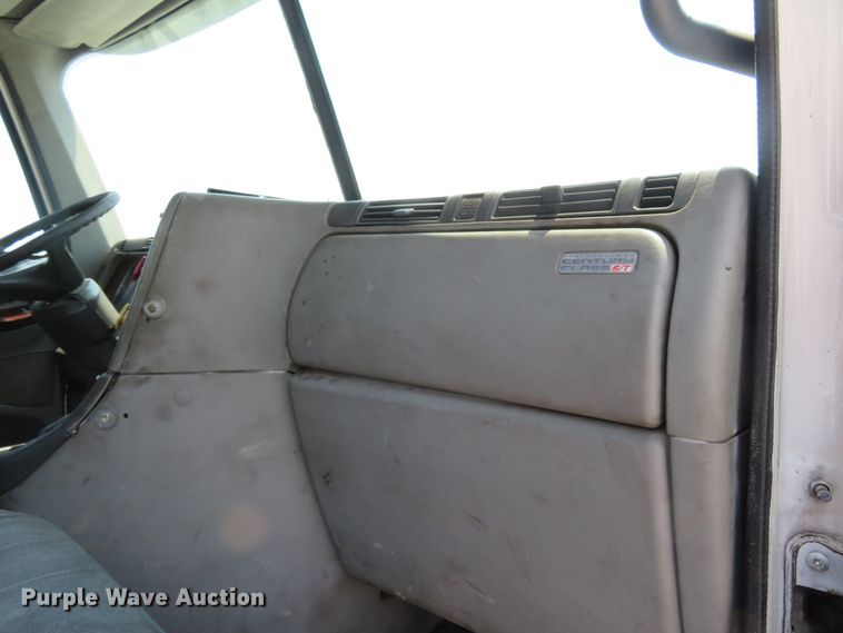 image for item FP9339 2004 Freightliner Century Class ST  semi truck