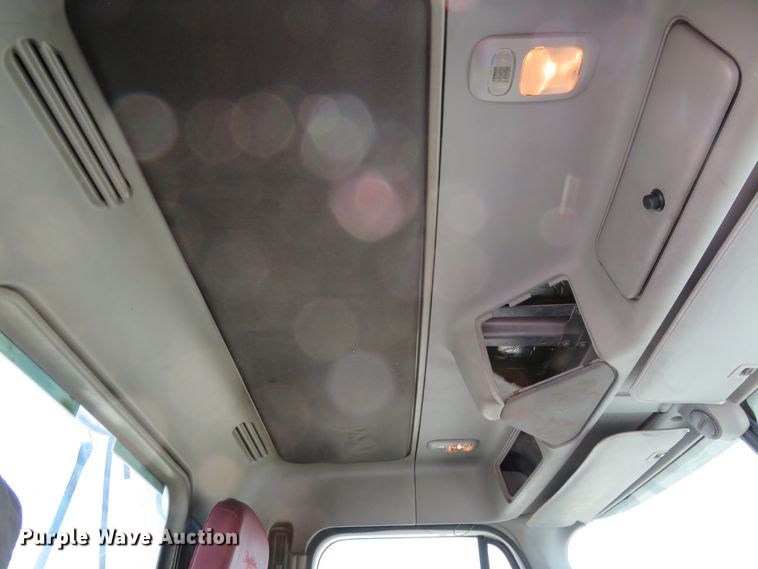 image for item FP9339 2004 Freightliner Century Class ST  semi truck