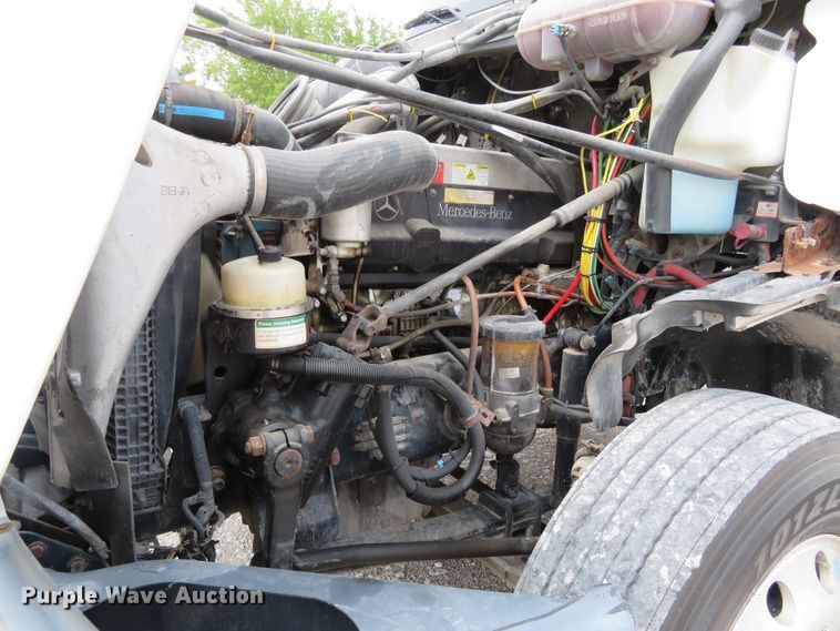 image for item FP9339 2004 Freightliner Century Class ST  semi truck