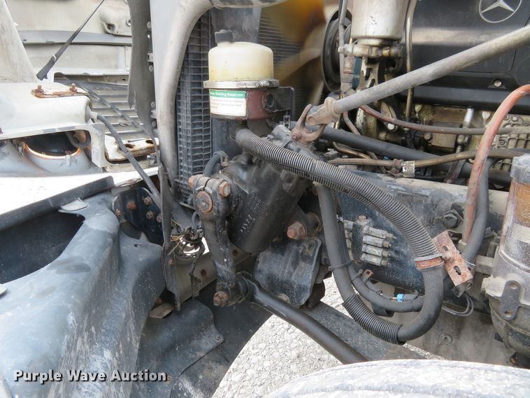 image for item FP9339 2004 Freightliner Century Class ST  semi truck