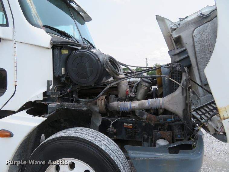 image for item FP9339 2004 Freightliner Century Class ST  semi truck