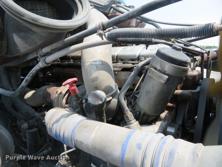 image for item FP9339 2004 Freightliner Century Class ST  semi truck