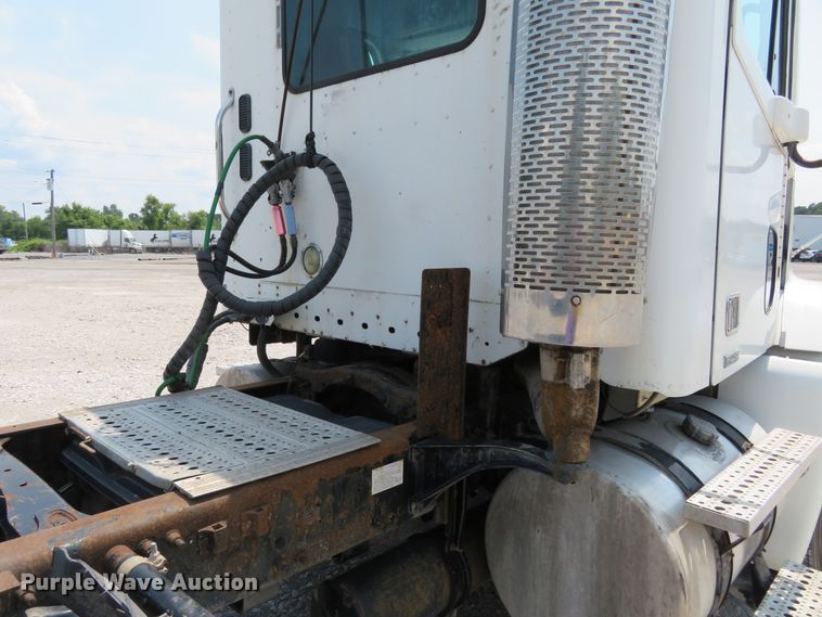 image for item FP9339 2004 Freightliner Century Class ST  semi truck