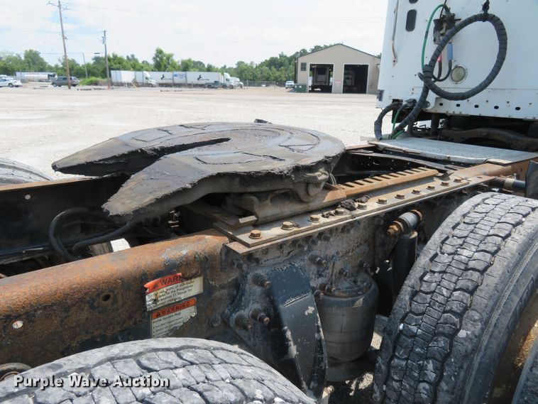 image for item FP9339 2004 Freightliner Century Class ST  semi truck