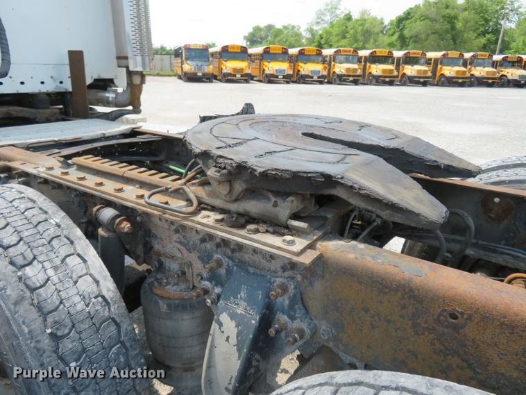 image for item FP9339 2004 Freightliner Century Class ST  semi truck