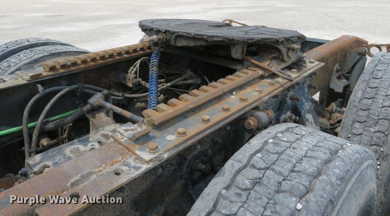 image for item FP9339 2004 Freightliner Century Class ST  semi truck