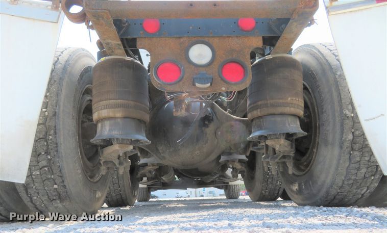 image for item FP9339 2004 Freightliner Century Class ST  semi truck