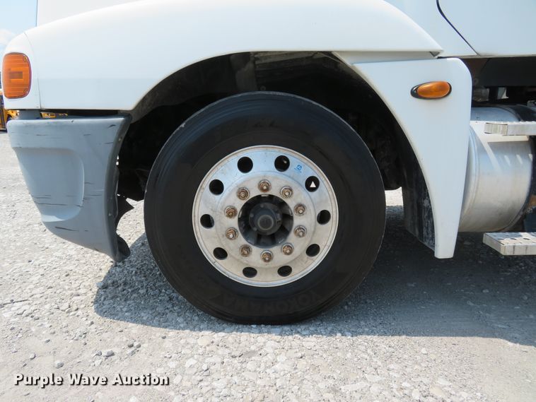 image for item FP9339 2004 Freightliner Century Class ST  semi truck