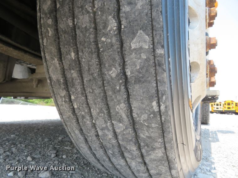 image for item FP9339 2004 Freightliner Century Class ST  semi truck