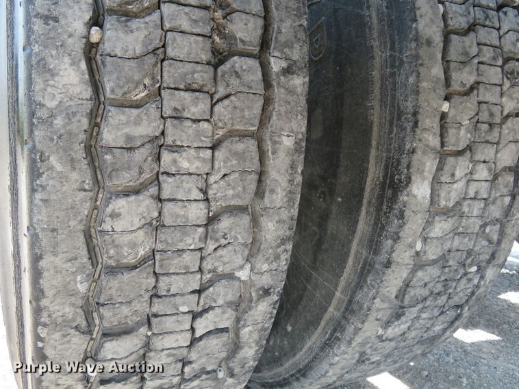 image for item FP9339 2004 Freightliner Century Class ST  semi truck