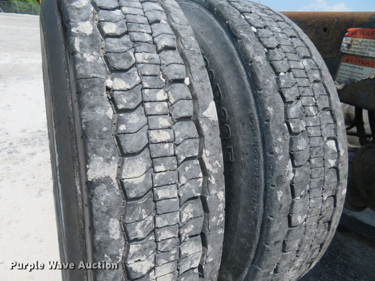 image for item FP9339 2004 Freightliner Century Class ST  semi truck