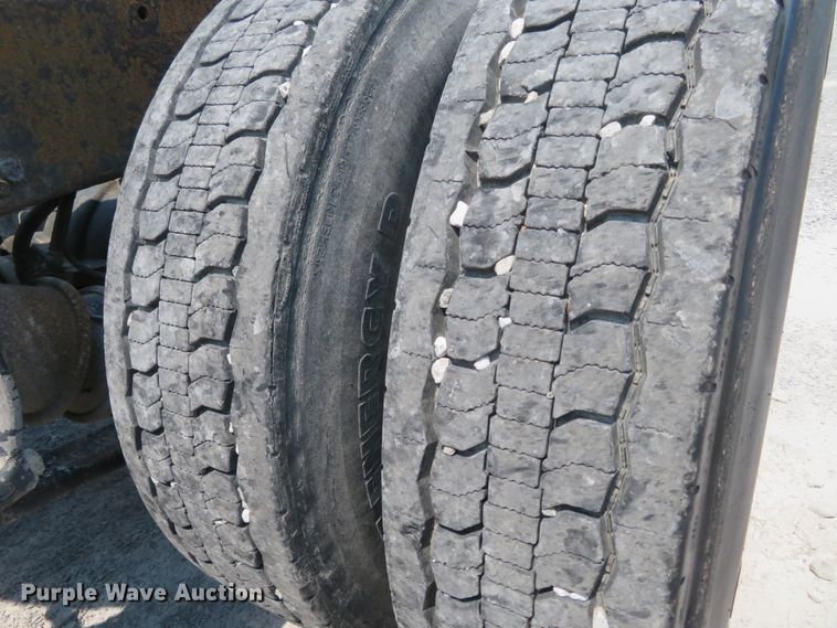 image for item FP9339 2004 Freightliner Century Class ST  semi truck