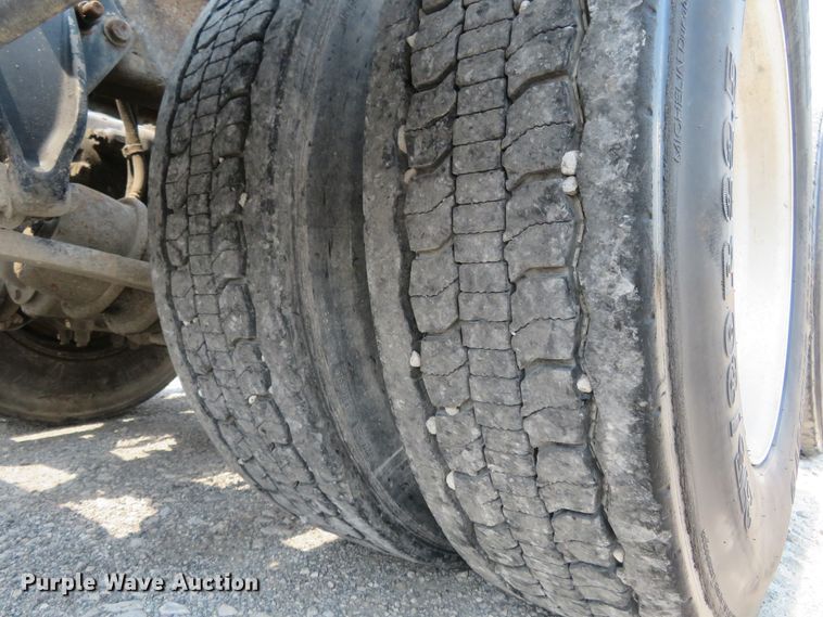 image for item FP9339 2004 Freightliner Century Class ST  semi truck