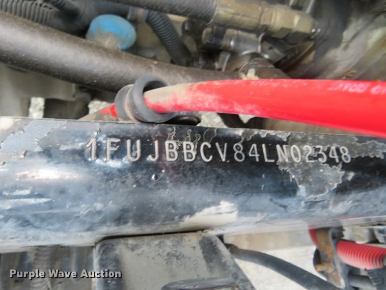 image for item FP9339 2004 Freightliner Century Class ST  semi truck