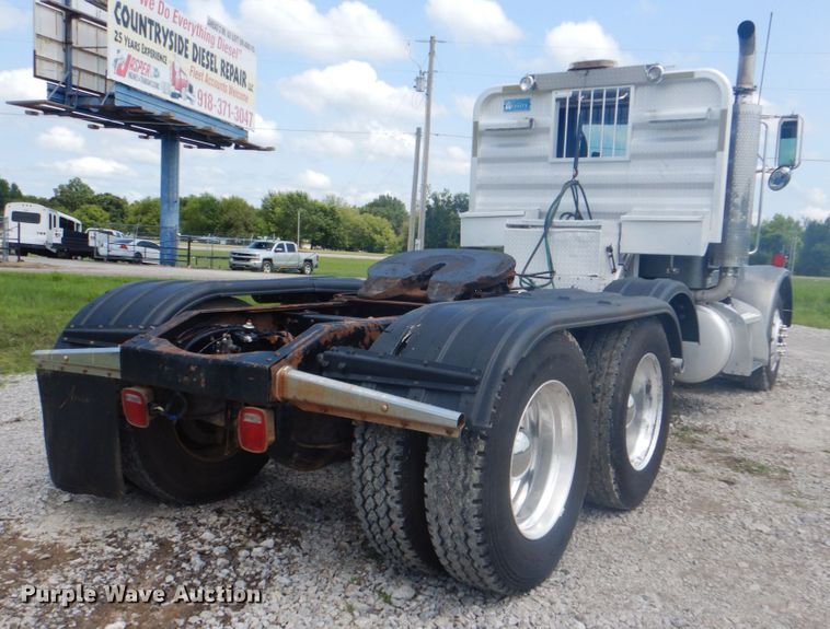 image for item HT9356 2003 Peterbilt 378  semi truck