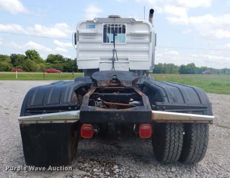image for item HT9356 2003 Peterbilt 378  semi truck