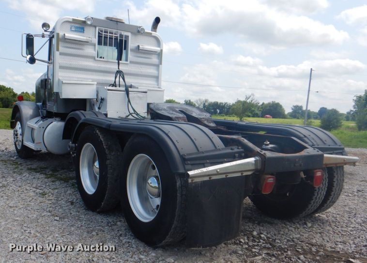 image for item HT9356 2003 Peterbilt 378  semi truck