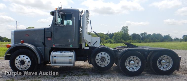 image for item HT9356 2003 Peterbilt 378  semi truck