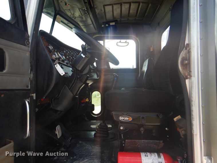 image for item HT9356 2003 Peterbilt 378  semi truck