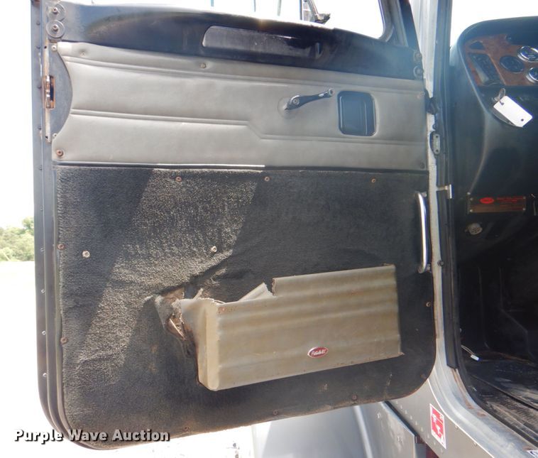 image for item HT9356 2003 Peterbilt 378  semi truck