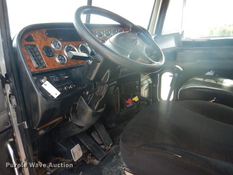 image for item HT9356 2003 Peterbilt 378  semi truck