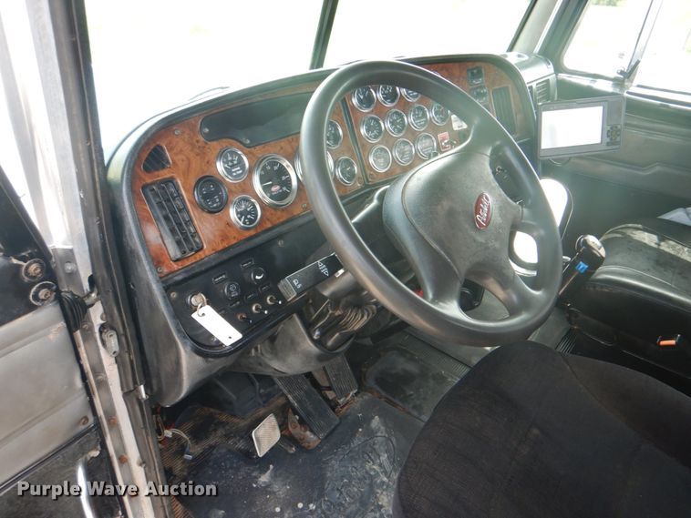 image for item HT9356 2003 Peterbilt 378  semi truck