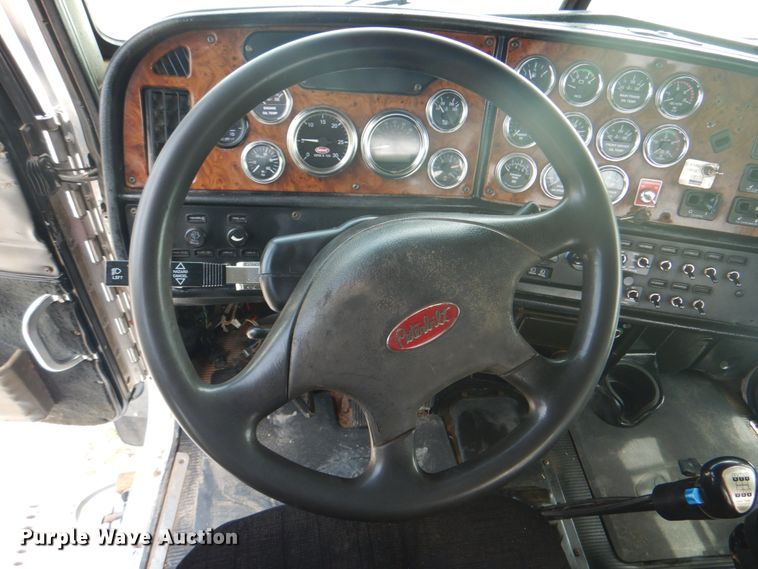 image for item HT9356 2003 Peterbilt 378  semi truck