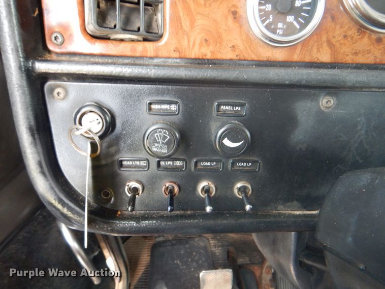 image for item HT9356 2003 Peterbilt 378  semi truck