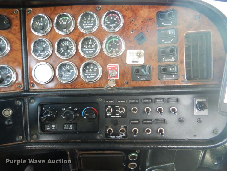 image for item HT9356 2003 Peterbilt 378  semi truck