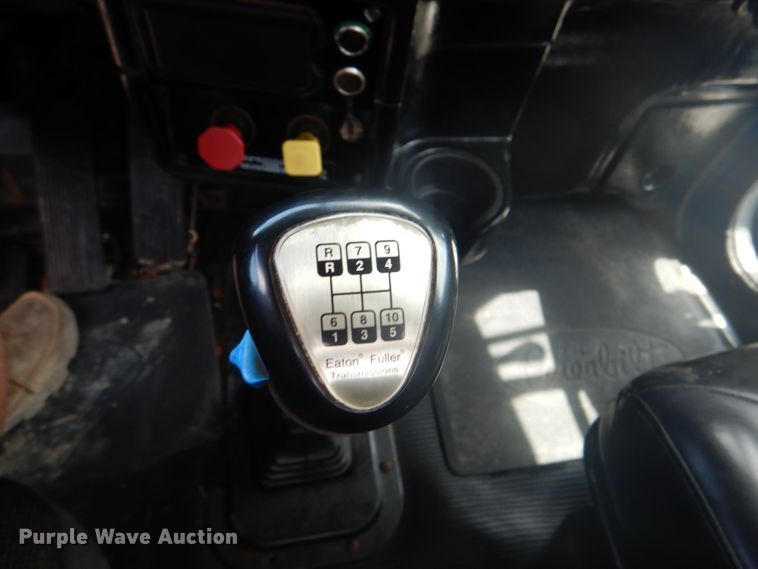 image for item HT9356 2003 Peterbilt 378  semi truck