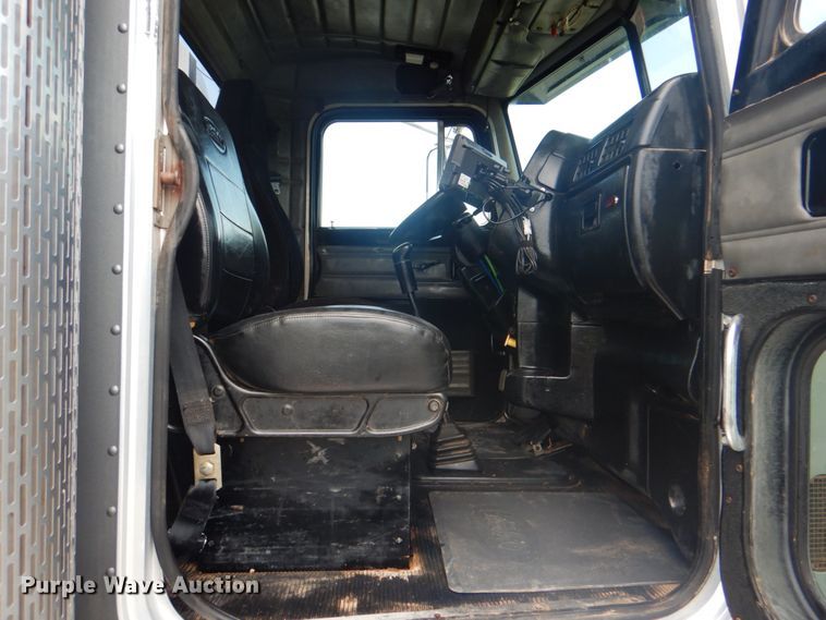 image for item HT9356 2003 Peterbilt 378  semi truck