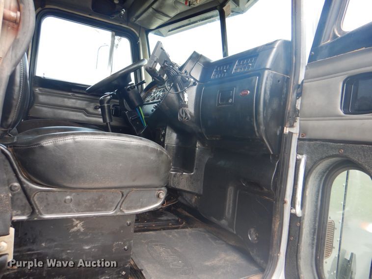 image for item HT9356 2003 Peterbilt 378  semi truck