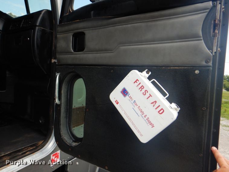 image for item HT9356 2003 Peterbilt 378  semi truck