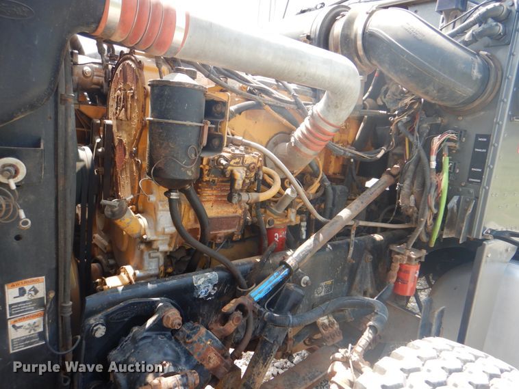 image for item HT9356 2003 Peterbilt 378  semi truck