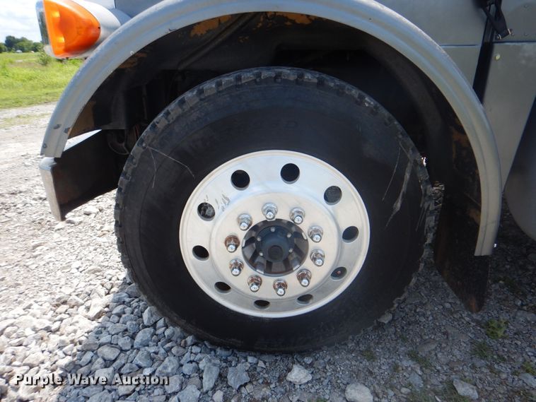 image for item HT9356 2003 Peterbilt 378  semi truck