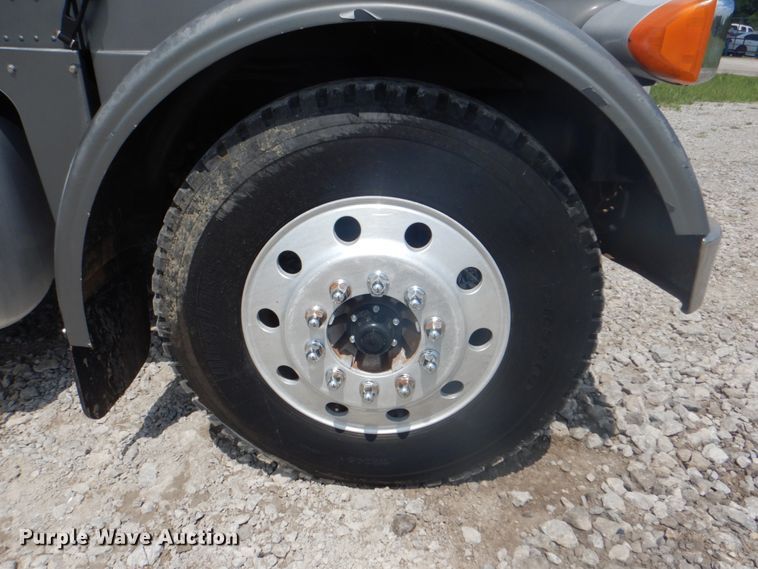 image for item HT9356 2003 Peterbilt 378  semi truck