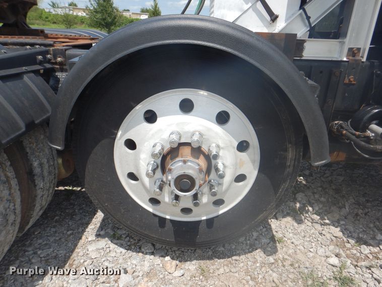 image for item HT9356 2003 Peterbilt 378  semi truck