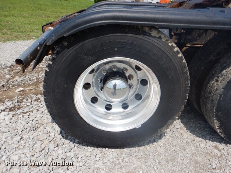 image for item HT9356 2003 Peterbilt 378  semi truck