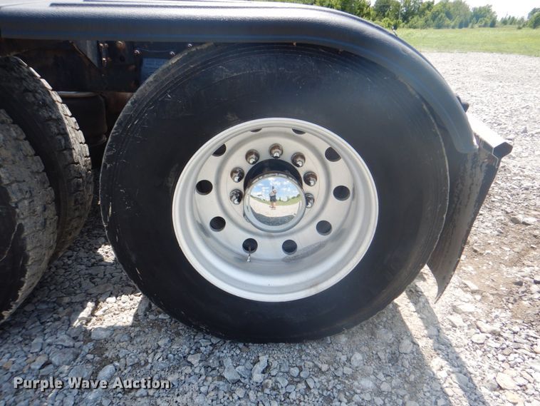 image for item HT9356 2003 Peterbilt 378  semi truck