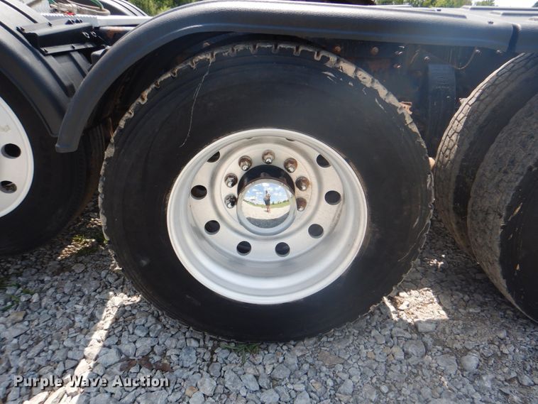 image for item HT9356 2003 Peterbilt 378  semi truck