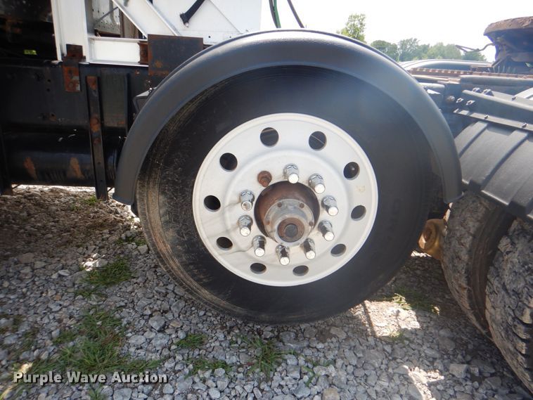 image for item HT9356 2003 Peterbilt 378  semi truck