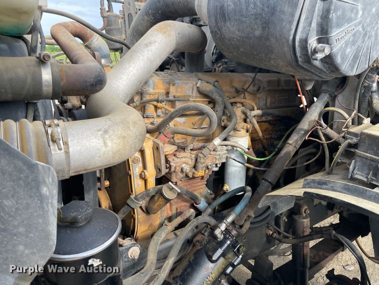 image for item IC9274 1998 Ford LA9000  semi truck