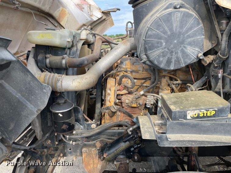 image for item IC9274 1998 Ford LA9000  semi truck