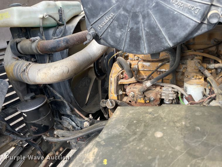 image for item IC9274 1998 Ford LA9000  semi truck