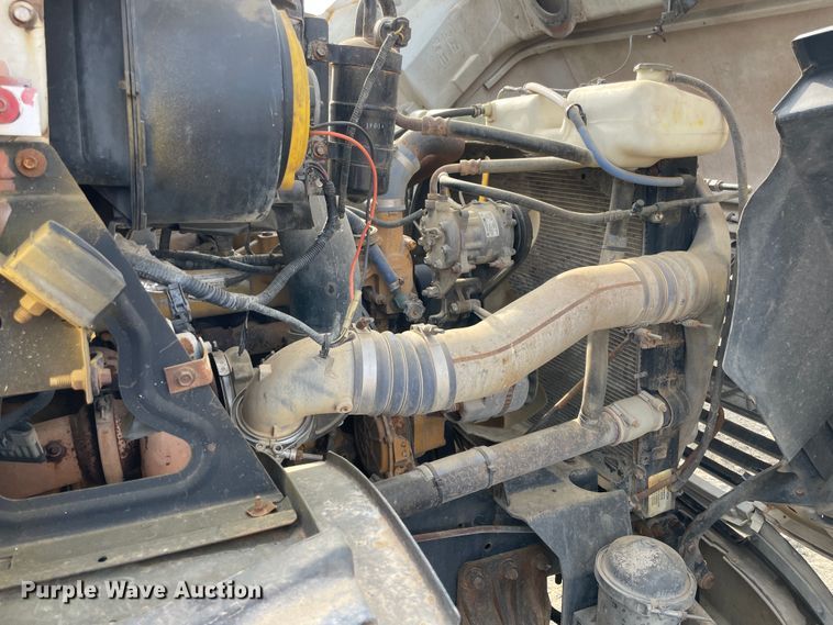 image for item IC9274 1998 Ford LA9000  semi truck