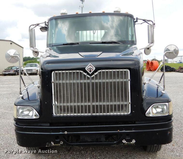 image for item II9607 2005 International 9200i  semi truck