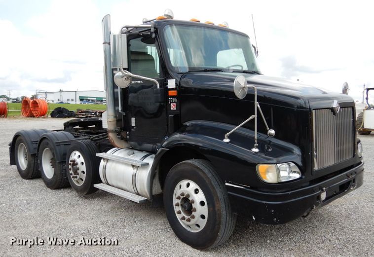 image for item II9607 2005 International 9200i  semi truck