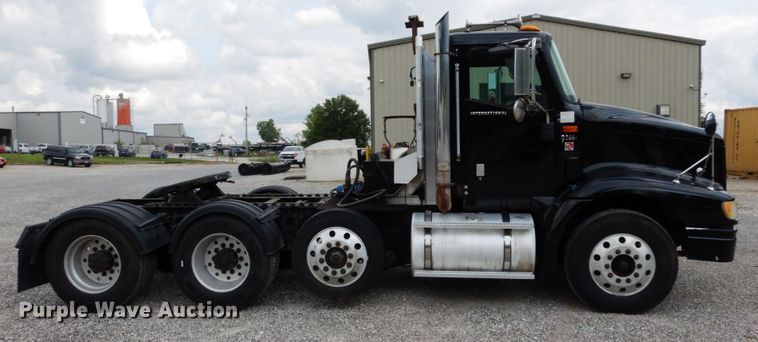 image for item II9607 2005 International 9200i  semi truck