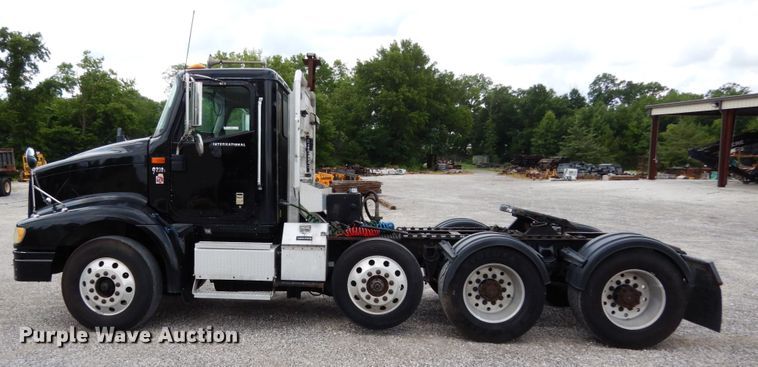 image for item II9607 2005 International 9200i  semi truck